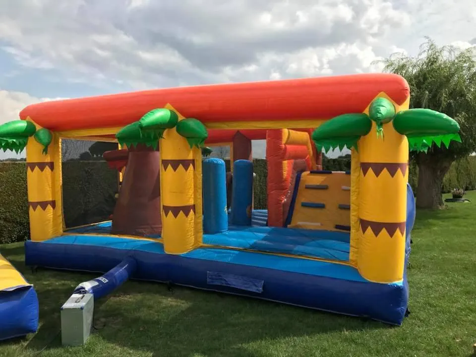 Ch&acirc;teau gonflable Pirate - 6m x 7m